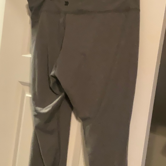 All In Motion Mid-Rise Capri Pants Gray (L/XL)  NWT - Picture 4 of 5